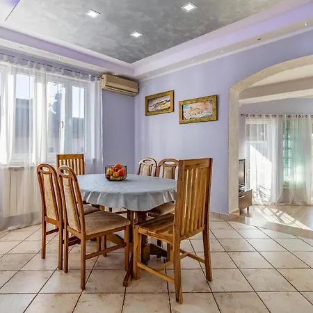 3 Bedroom In Pula
