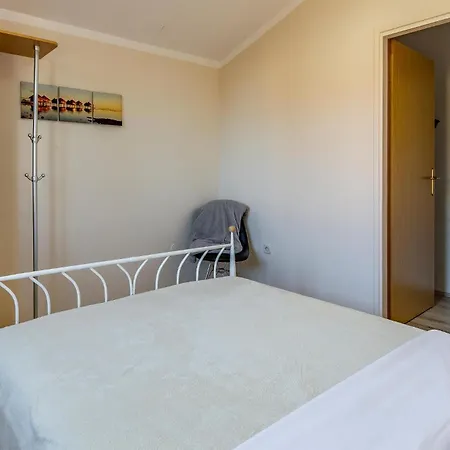 3 Bedroom In Apartman Pula