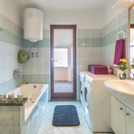 3 Bedroom In Apartman Pula