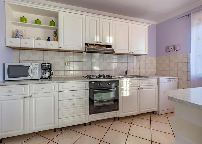 3 Bedroom In Пула