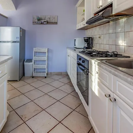 3 Bedroom Beautiful In Pula