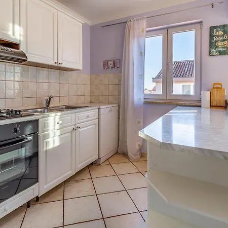 Апартаменты 3 Bedroom Pet Friendly In