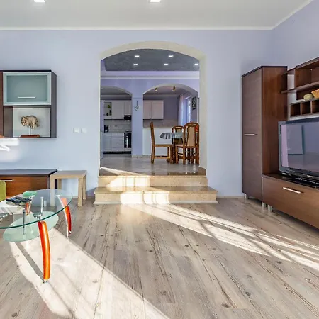 3 Bedroom Beautiful In Pula