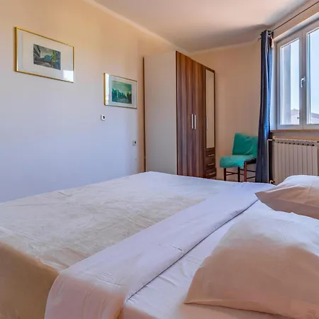 3 Bedroom Beautiful In Apartment Pula