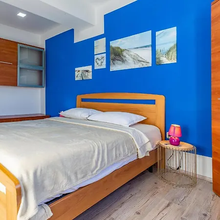 Apartment 3 Bedroom Beautiful In Pula