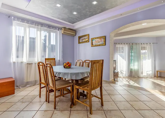 3 Bedroom In Pula