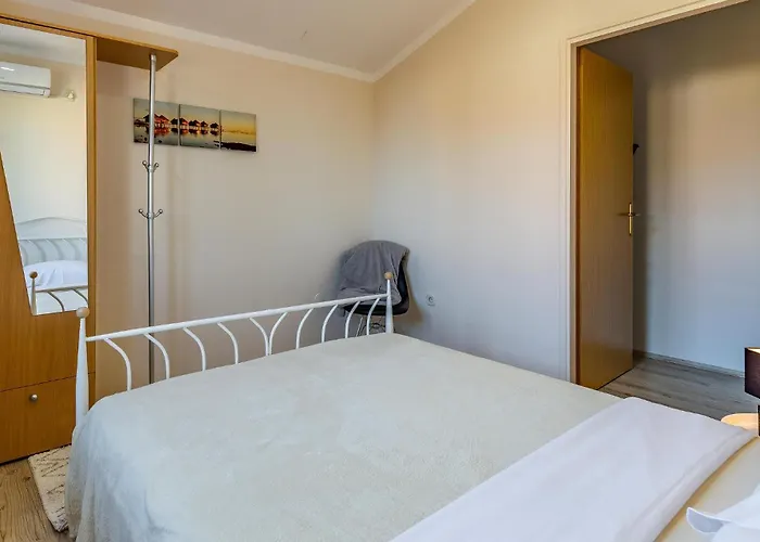 3 Bedroom In Apartman Pula